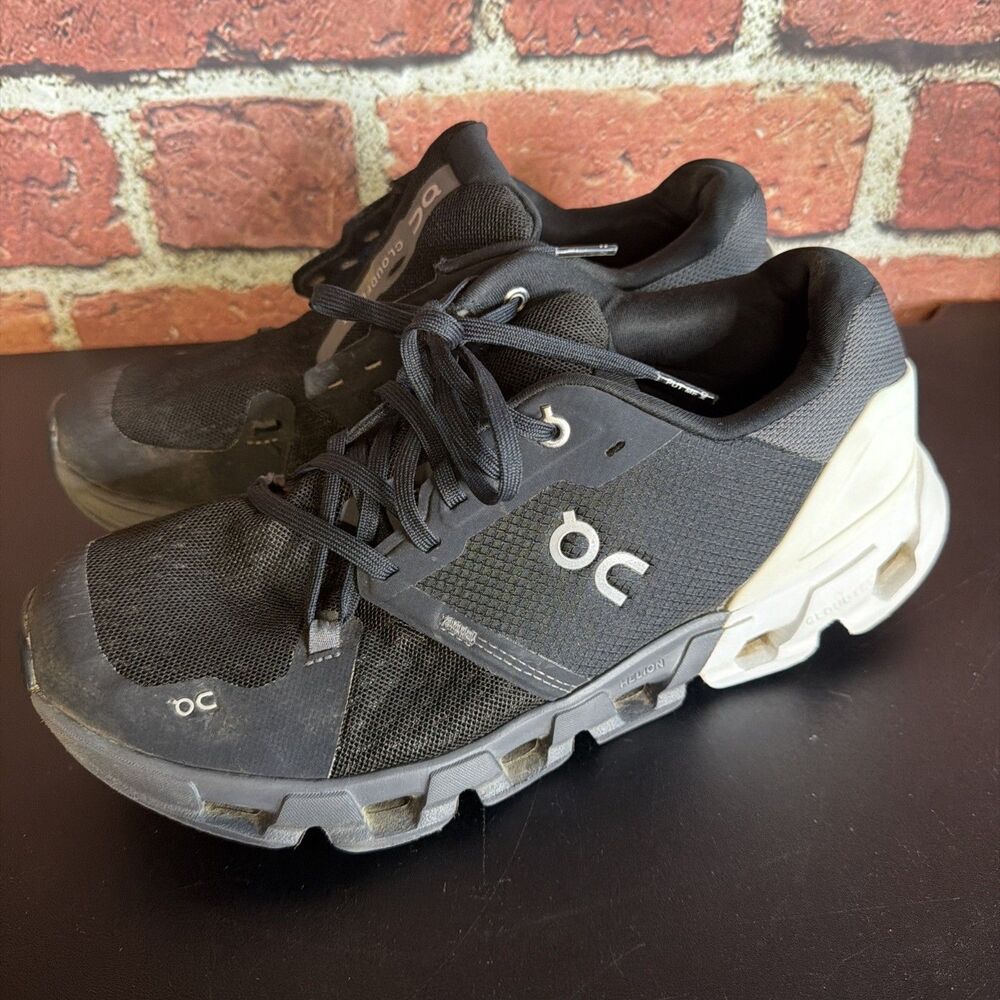 ON CLOUD Cloudflyer Running Shoes Mens Sz 8 Black/White